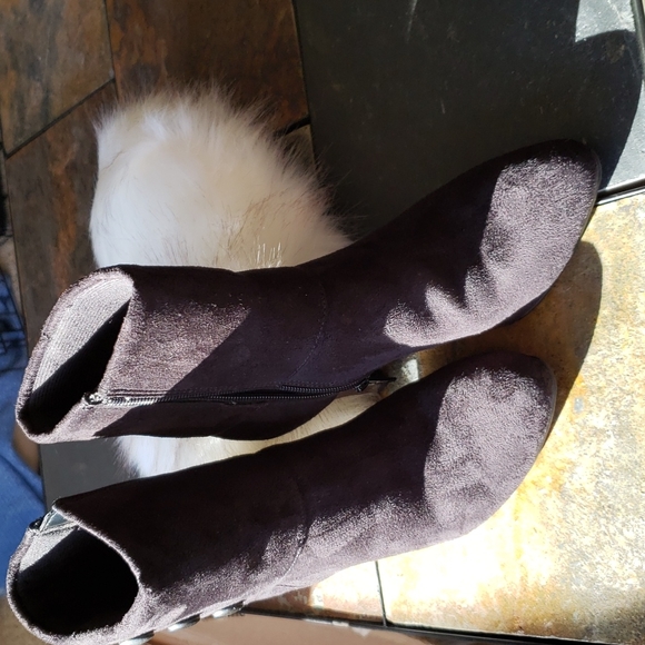 NWOT - FIONI - Heeled, Suede, black ankle boot, size 5 1/2 - Picture 4 of 10